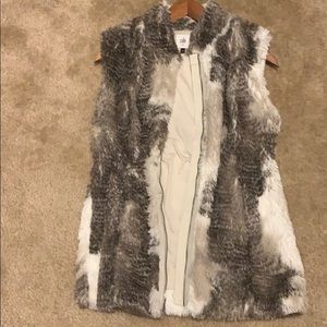 Beautiful Cabi Aspen Faux fur vest